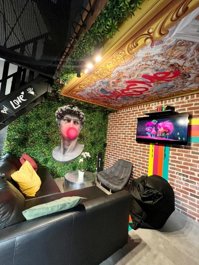 Capsule Art Deco - Jacuzzi - Netflix - Home Cinema - Arcade De Jeux & Nintendo Switch - 2 Chambres - Filet Suspendu 발랑시엔 외부 사진